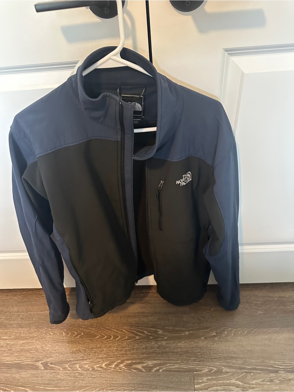 The North Face Men’s Navy and Black Lightweight Softshell Jacket